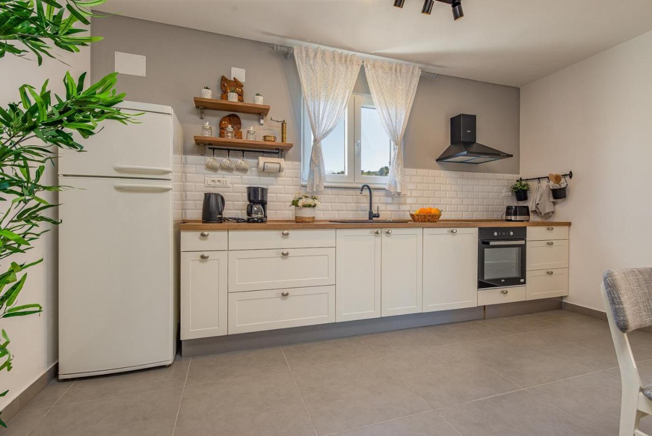 Apartment Bo&Dy With Private Pool Rogoznica  Luaran gambar