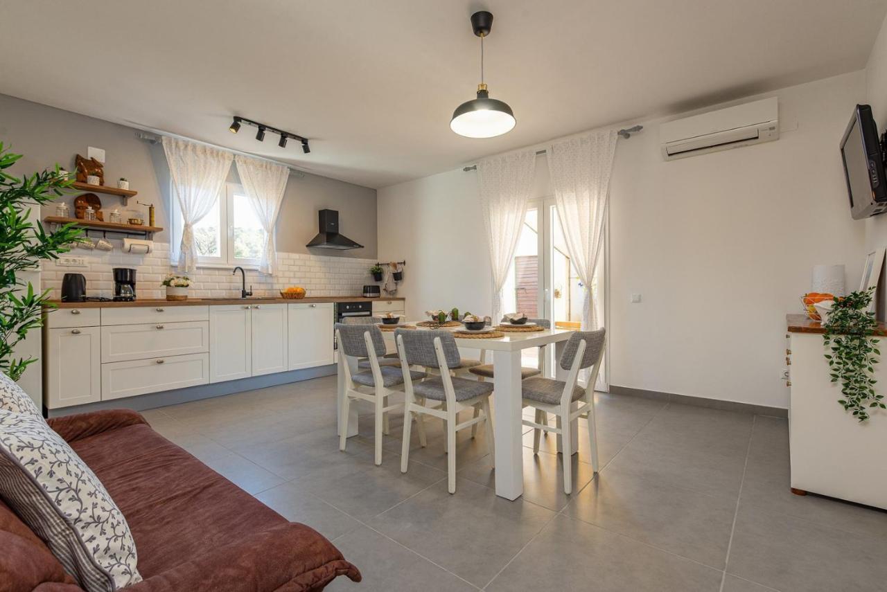 Apartment Bo&Dy With Private Pool Rogoznica  Luaran gambar